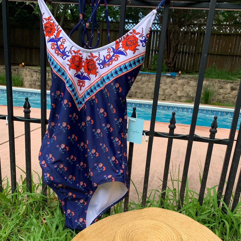 NWT Cupshe one piece swimsuit. Size Small.